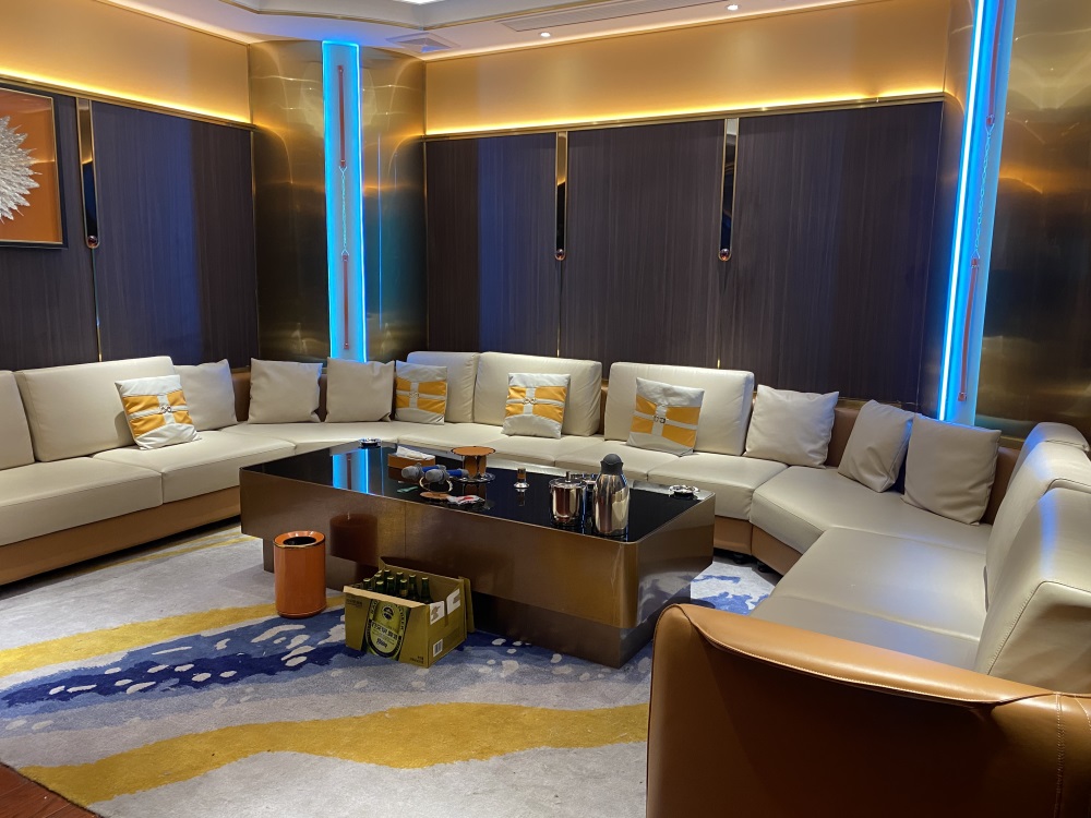 合肥顶级夜总会招聘-包住宿日结不拖欠(图1) 合肥顶级夜总会招聘-包住宿日结不拖欠(图1)